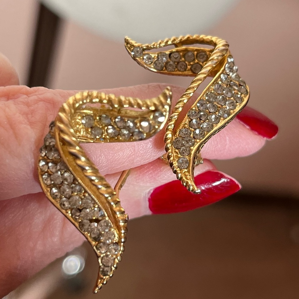Vintage modernist Abstract Matte gold Crystal Mobwife Clip Earrings MCM